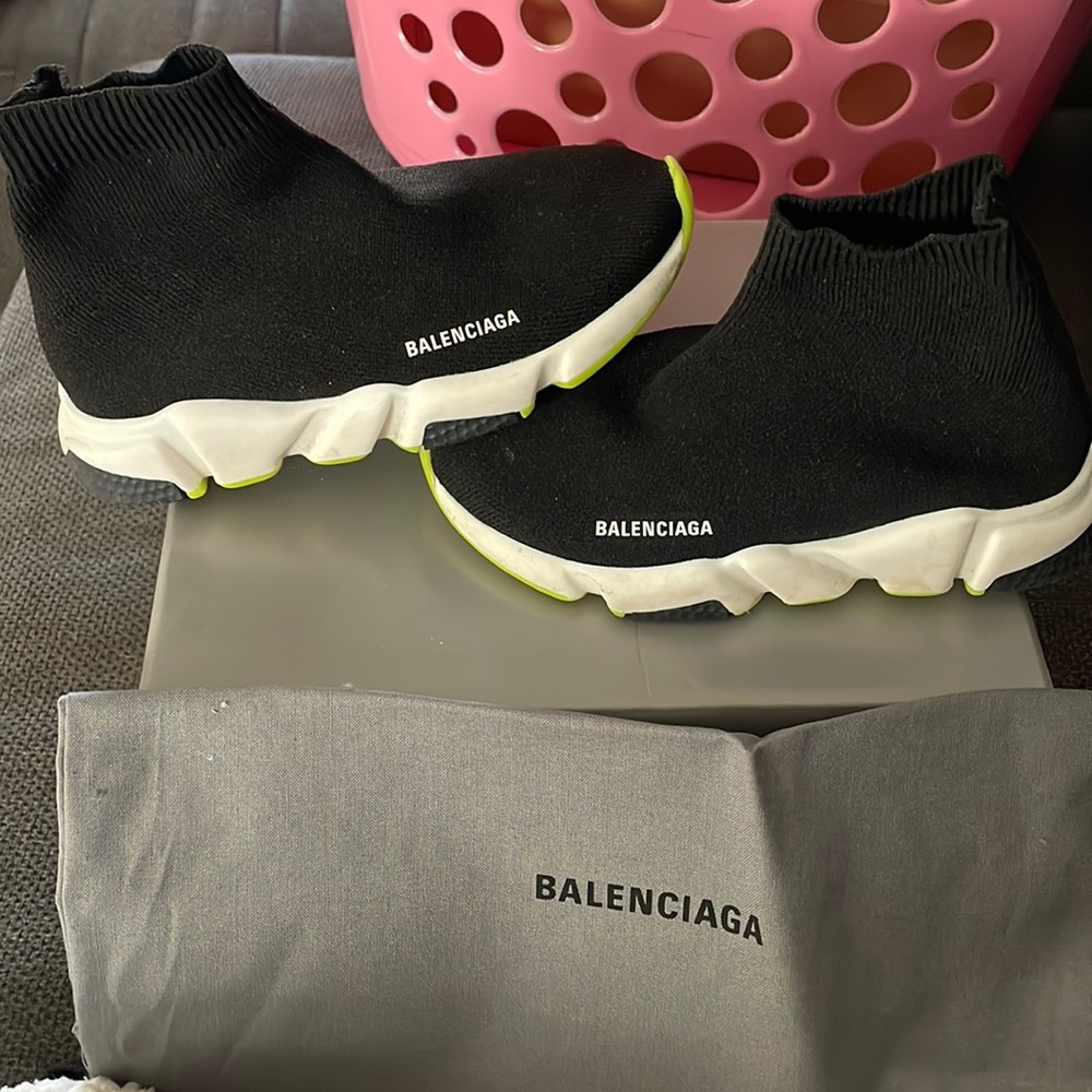BALENCIAGA